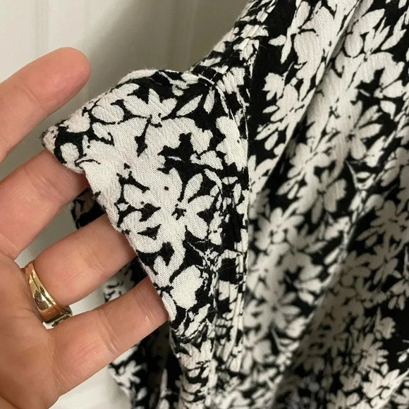 Black & White Floral Top - Picture 5 of 10